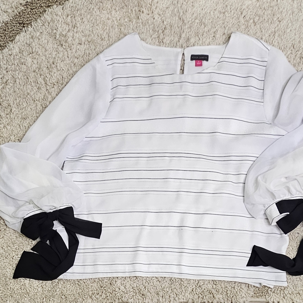 Vince Camuto Elegant White Blouse with Black Accents Size Large